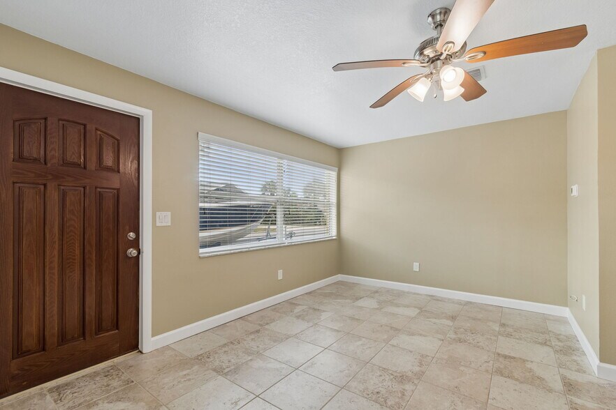 More Photos Of 2307 Bay Blvd, Indian Rocks Beach Apartments For Sale