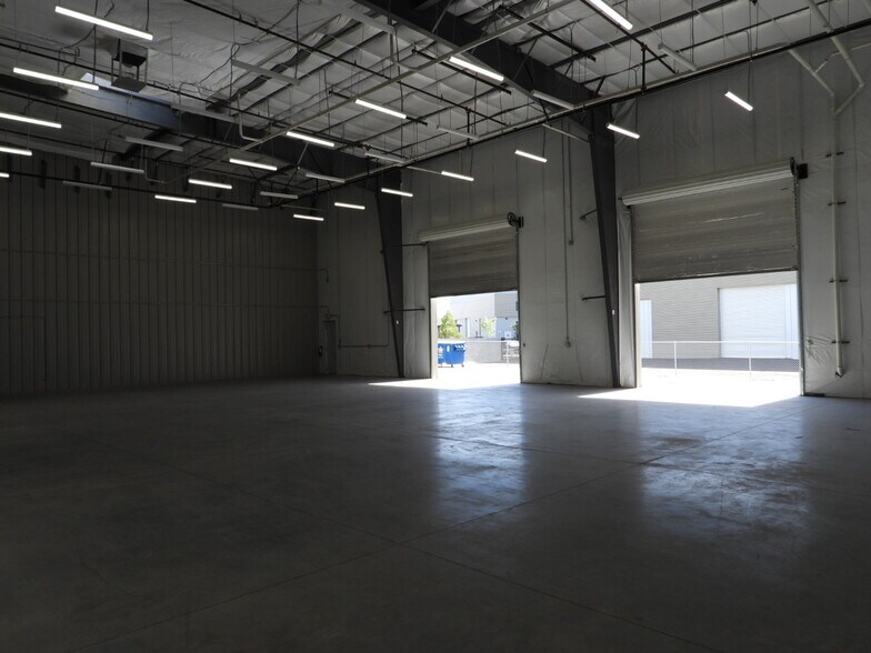 More Photos Of 5470 Stephanie St, Las Vegas Warehouse For Lease