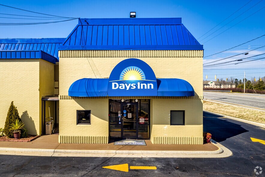 More Photos Of 10002 S Main St, Archdale Hotel For Sale