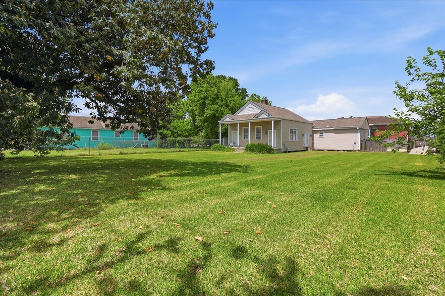 More Photos Of 705 W Saint Bernard Hwy, Chalmette Distribution For Sale