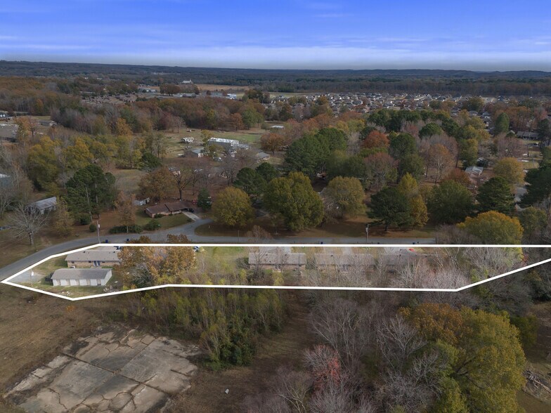 More Photos Of 16 Linder Rd, Greenbrier Apartments For Sale