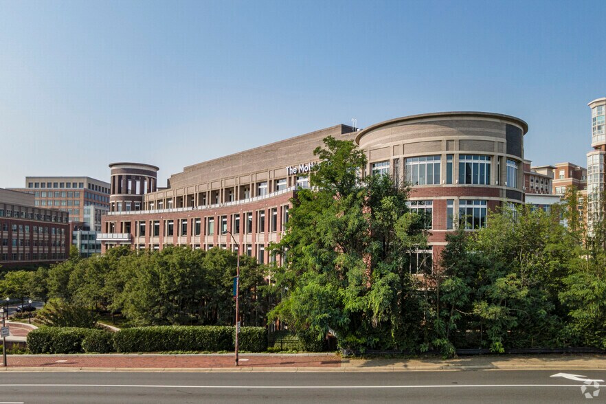 More Photos Of 2000 Duke St, Alexandria Office For Sale