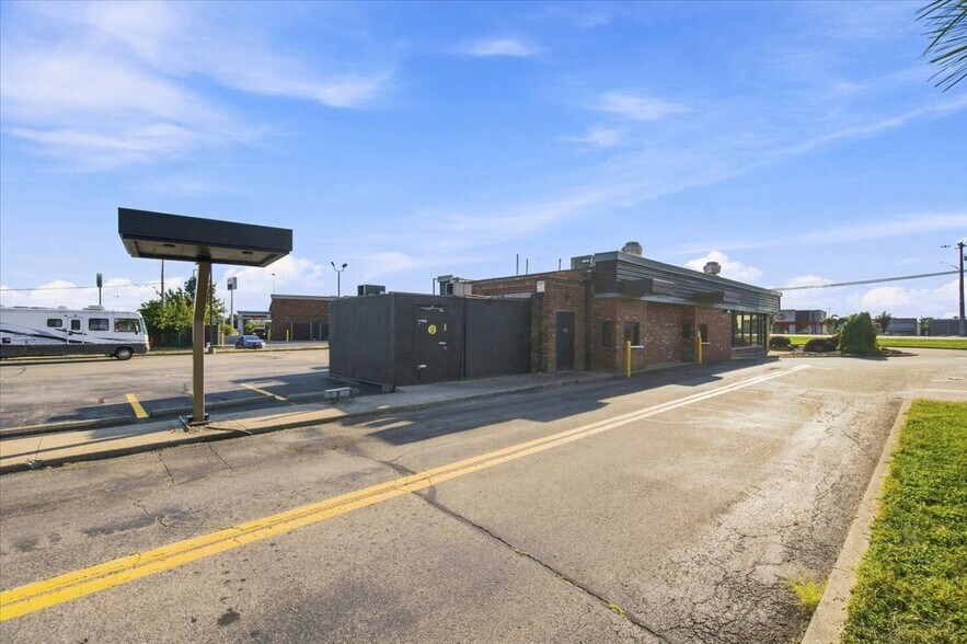 More Photos Of 11960 Lebanon Rd, Cincinnati Fast Food For Sale