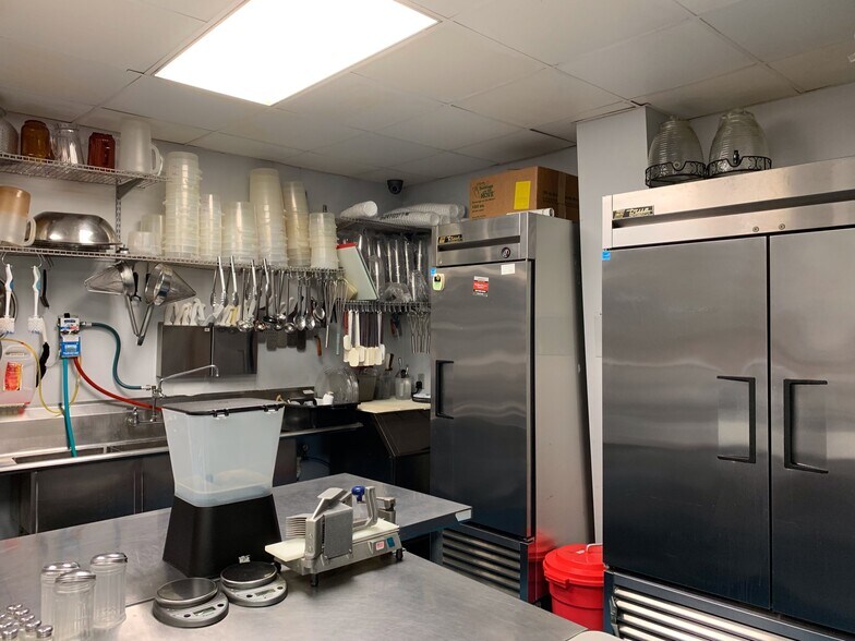 More Photos Of 592-594 N 2nd St, Memphis Freestanding For Sale