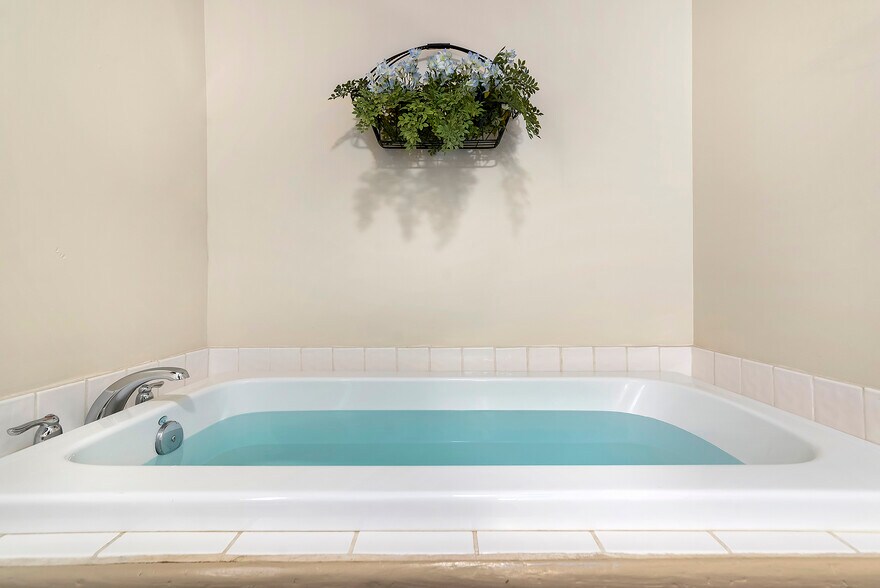 More Photos Of 104 E Austin St, Fredericksburg Storefront Retail Residential For Sale