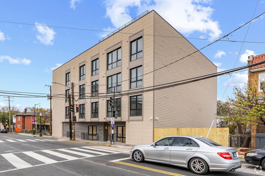 More Photos Of , Washington Multifamily For Sale