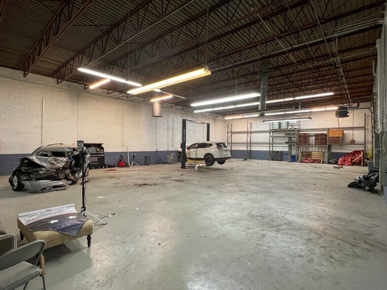 More Photos Of 4733 Don Dr, Dallas Warehouse For Sale