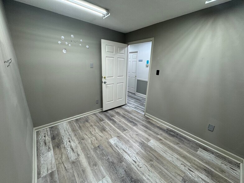 More Photos Of 5405 Fox Plaza Dr, Memphis Medical For Sale
