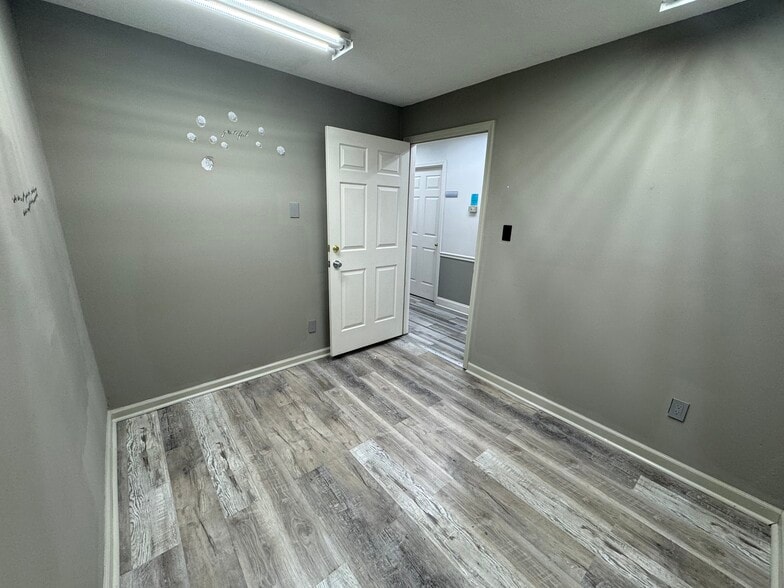 More Photos Of 5405 Fox Plaza Dr, Memphis Medical For Lease