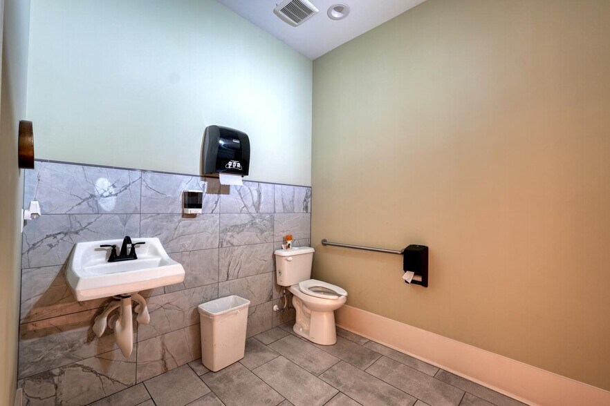 More Photos Of 3663 Southland Dr, Flowery Branch Warehouse For Sale