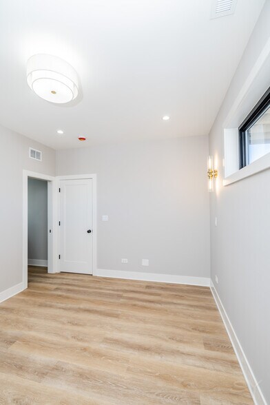 More Photos Of 2941 W Wilcox St, Chicago Apartments For Sale
