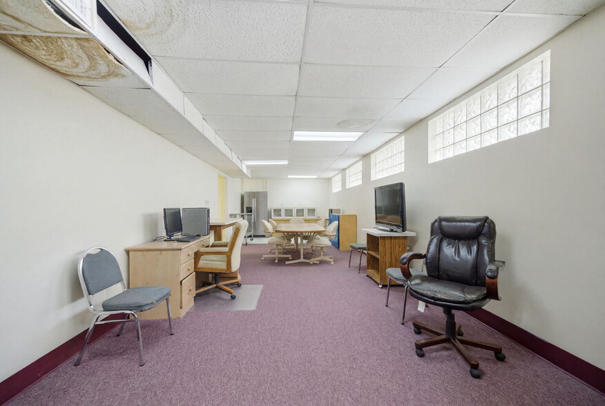 More Photos Of 1811 Bayshore Gardens Pky, Bradenton Medical For Sale