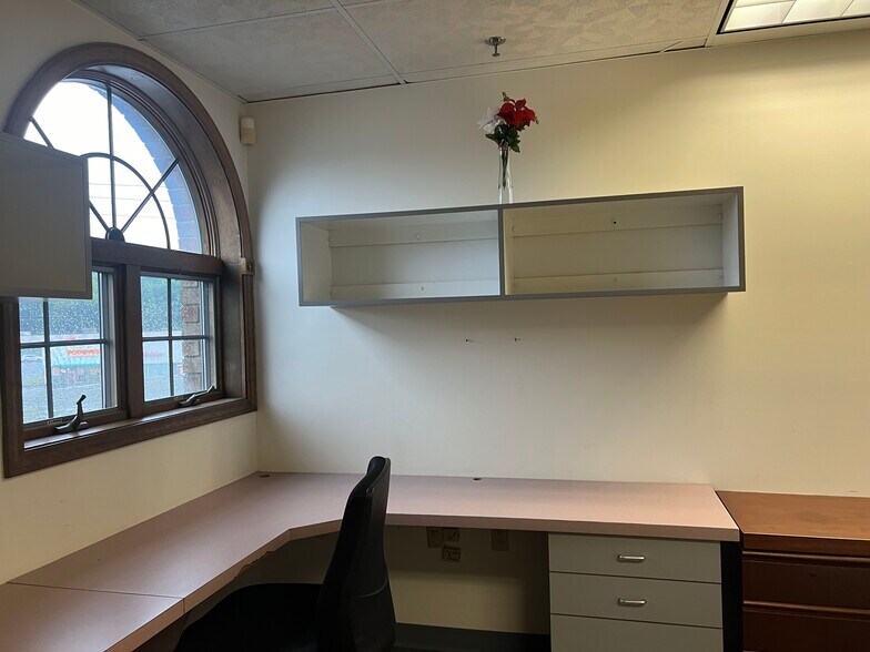 More Photos Of 625 Wolcott St, Waterbury Freestanding For Lease