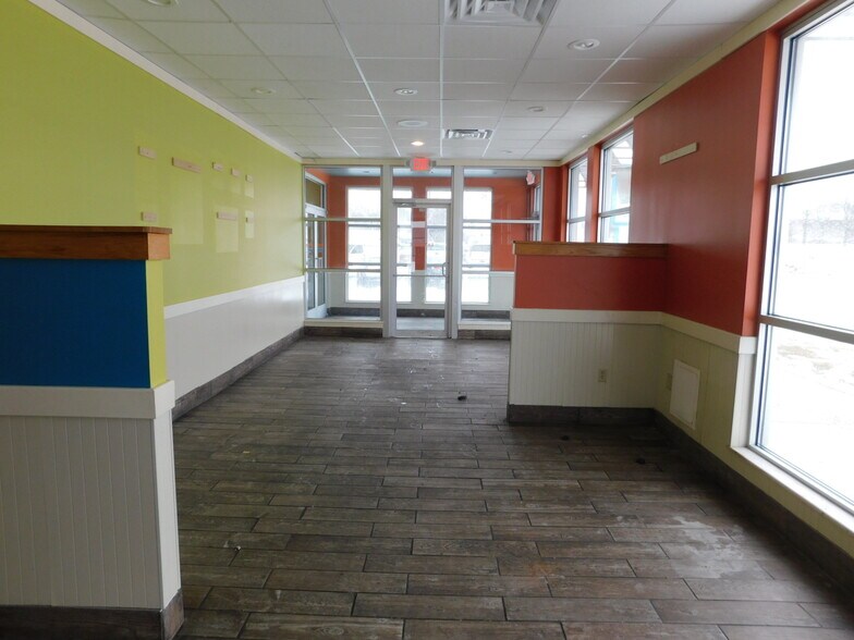 More Photos Of 7320 W Good Hope Rd, Milwaukee Fast Food For Lease