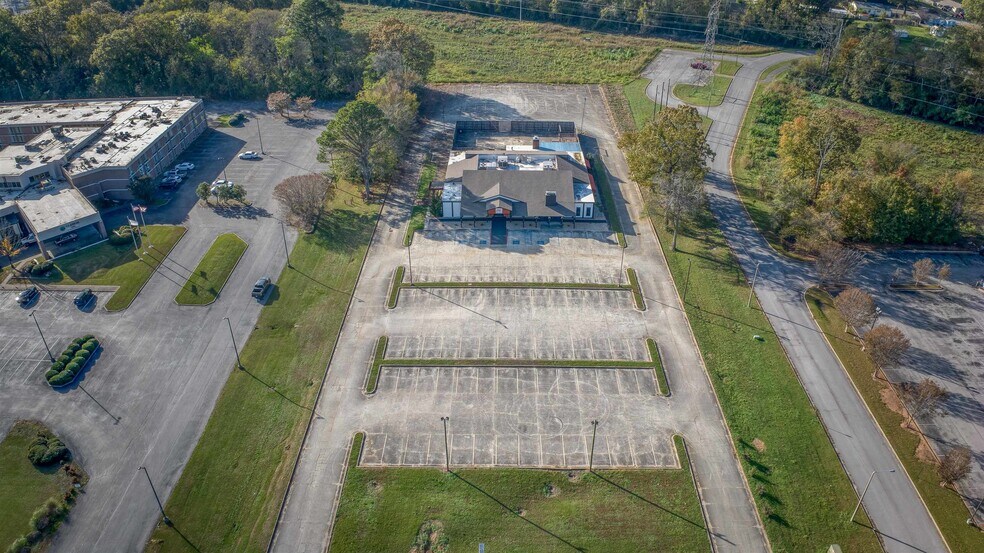 More Photos Of 4840 Hatch Blvd, Muscle Shoals Restaurant For Sale