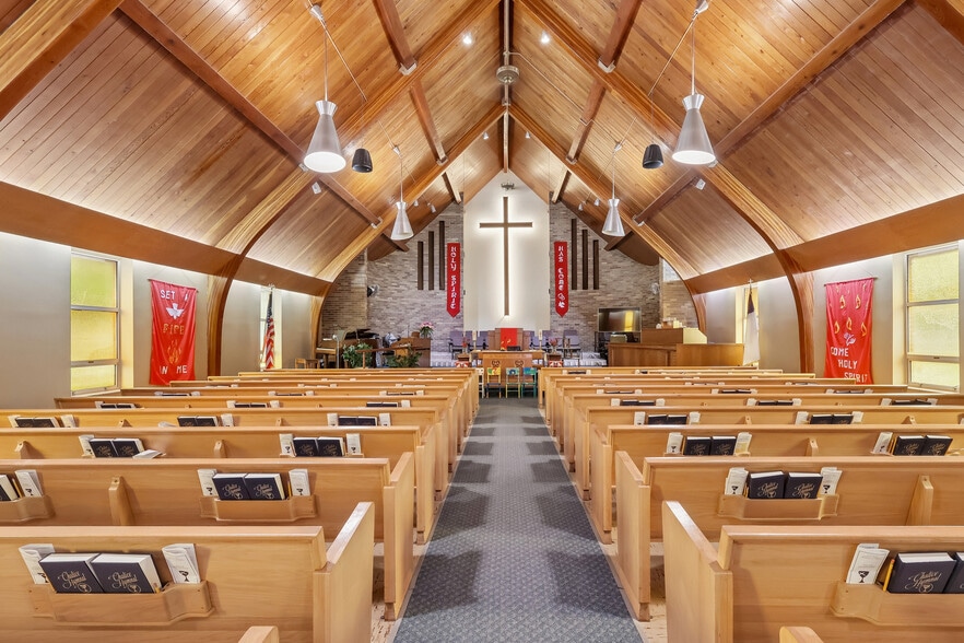 More Photos Of 4323 Douglas Ave, Des Moines Religious Facility For Sale