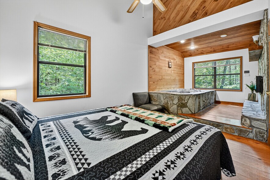 More Photos Of 77 Alpine Way, Blairsville Hotel For Sale