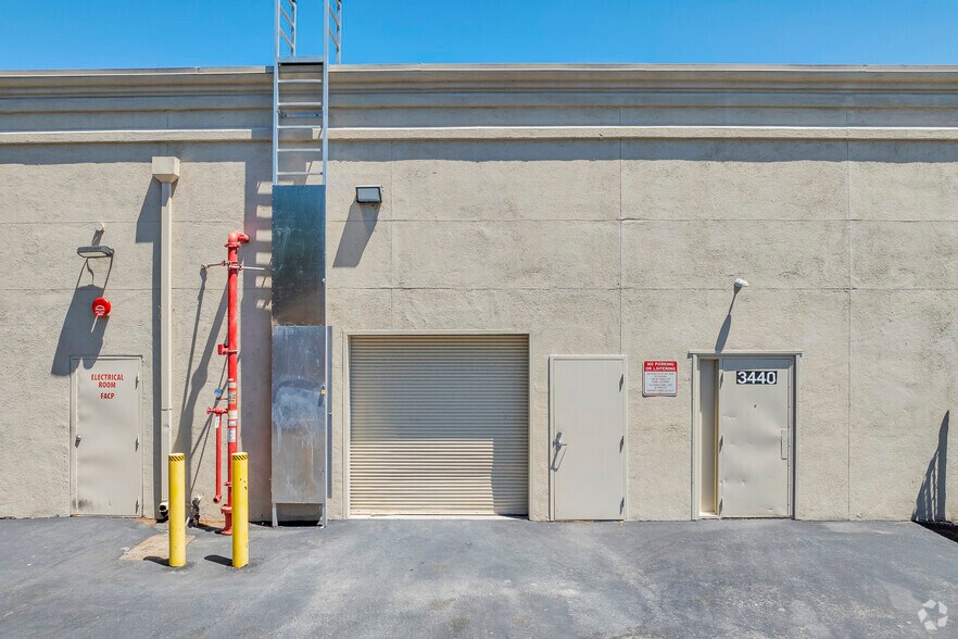 More Photos Of 3440-3448 Deer Valley Rd, Antioch Freestanding For Lease