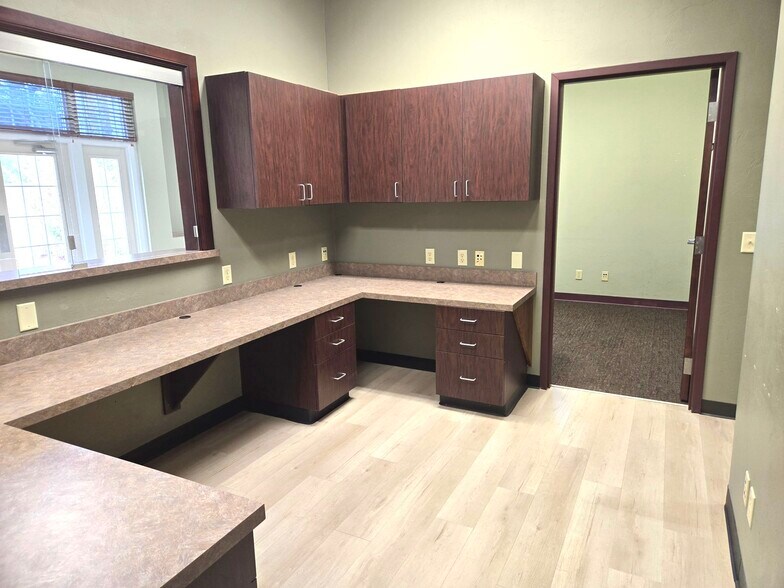 More Photos Of 523 S Santa Fe, Edmond Medical For Lease