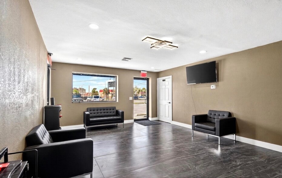 More Photos Of 236 Pondella Rd, North Fort Myers Auto Repair For Sale