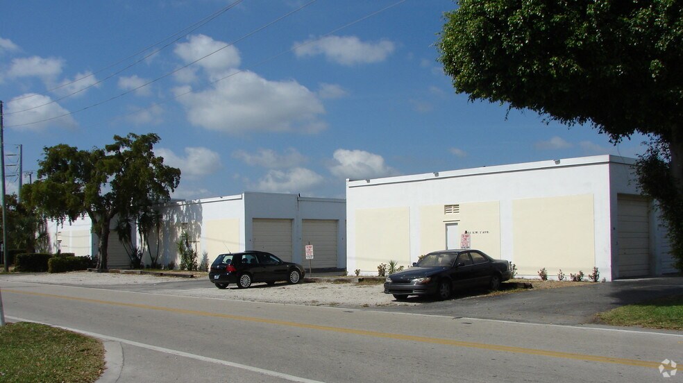 More Photos Of 2411-2451 NW 1st Ave, Boca Raton Self Storage For Lease