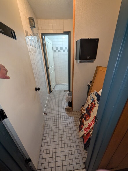 More Photos Of 2031 Yosemite Blvd, Modesto Bar For Sale