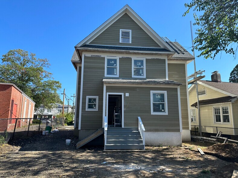 More Photos Of 257 Sound Beach Ave, Old Greenwich Office For Lease