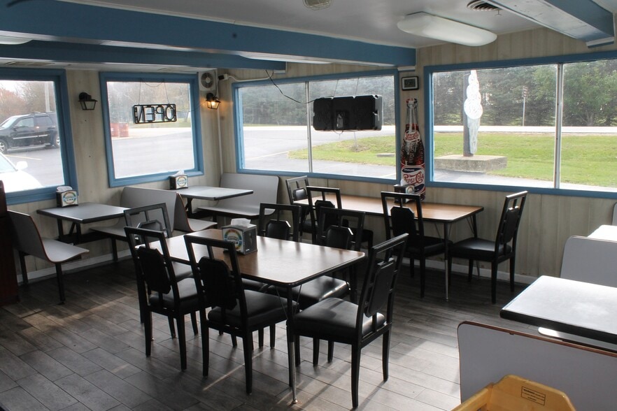 More Photos Of 408 E Comanche Ave, Shabbona General Retail For Sale