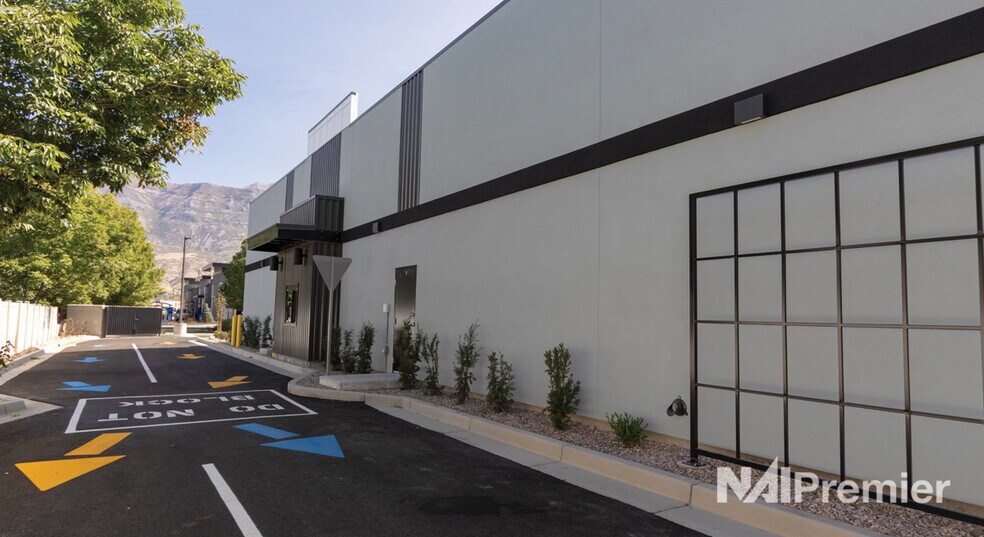 More Photos Of 172 Pleasant Grove Blvd, Pleasant Grove Restaurant For Lease