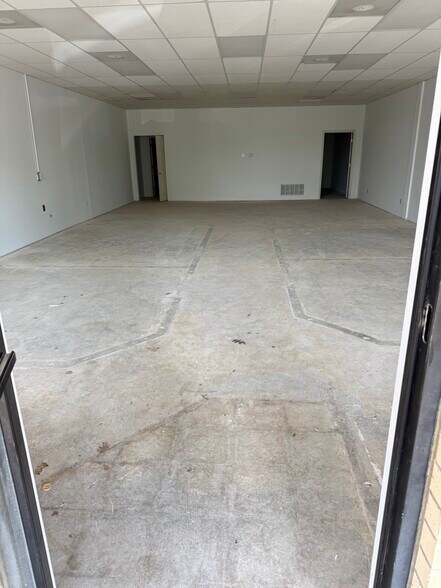 More Photos Of 1236-1298 Foxridge Dr, Raymore Unknown For Lease