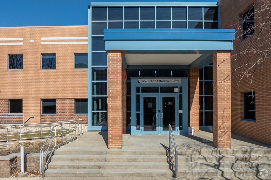 More Photos Of 1221 John Q Hammons Dr, Madison Office For Lease