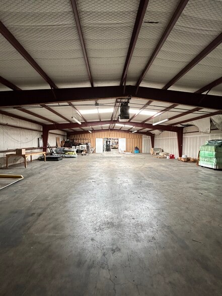 More Photos Of 440 N Broadway St, Joshua Manufacturing For Lease