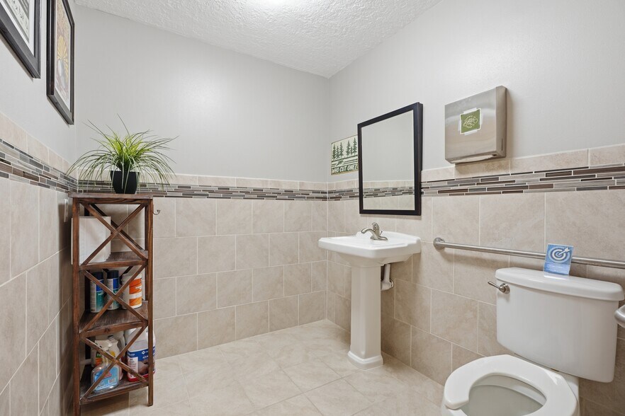 More Photos Of 12325 Scarsdale Blvd, Houston Medical For Sale