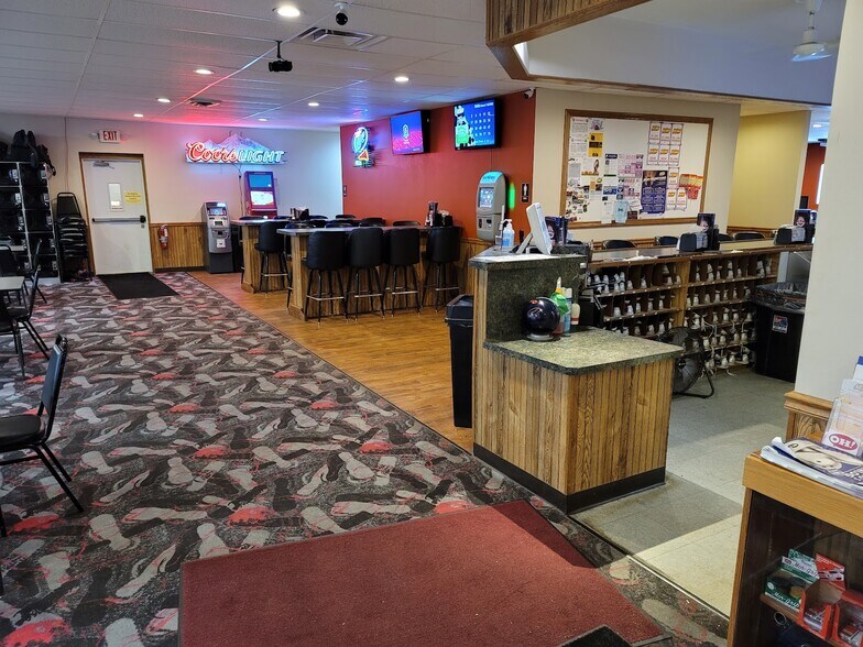 More Photos Of 739 W Main St, Deshler Bowling Alley For Sale