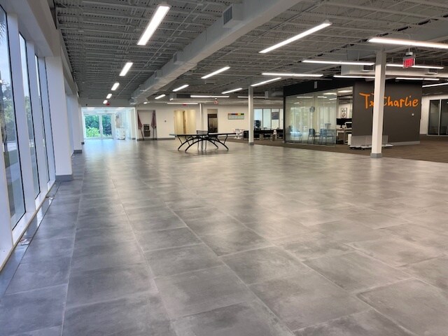 More Photos Of 300 Oakwood Ln, Hollywood Flex For Sale