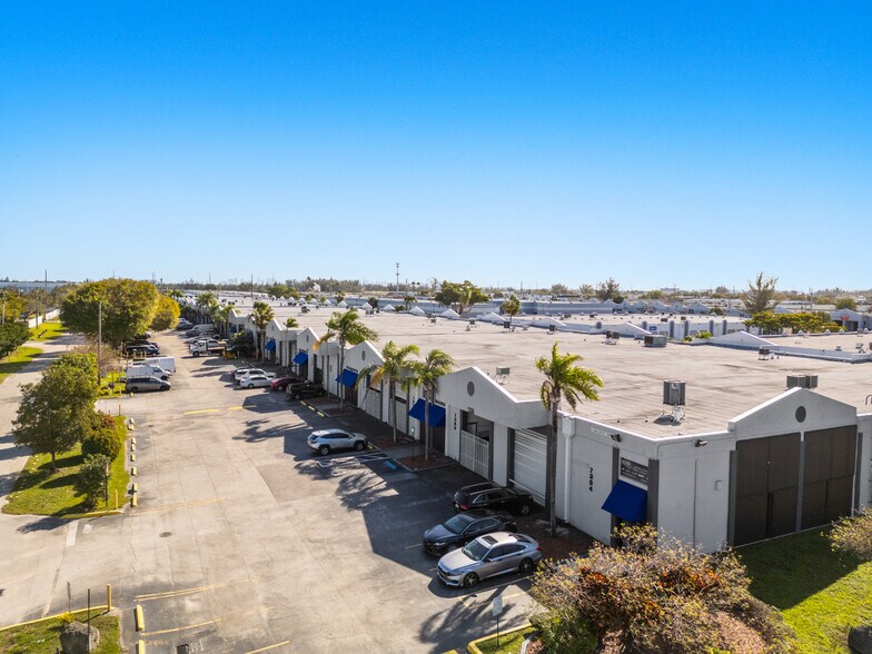 More Photos Of 5501-5595 NW 74th Ave, Miami Warehouse For Lease