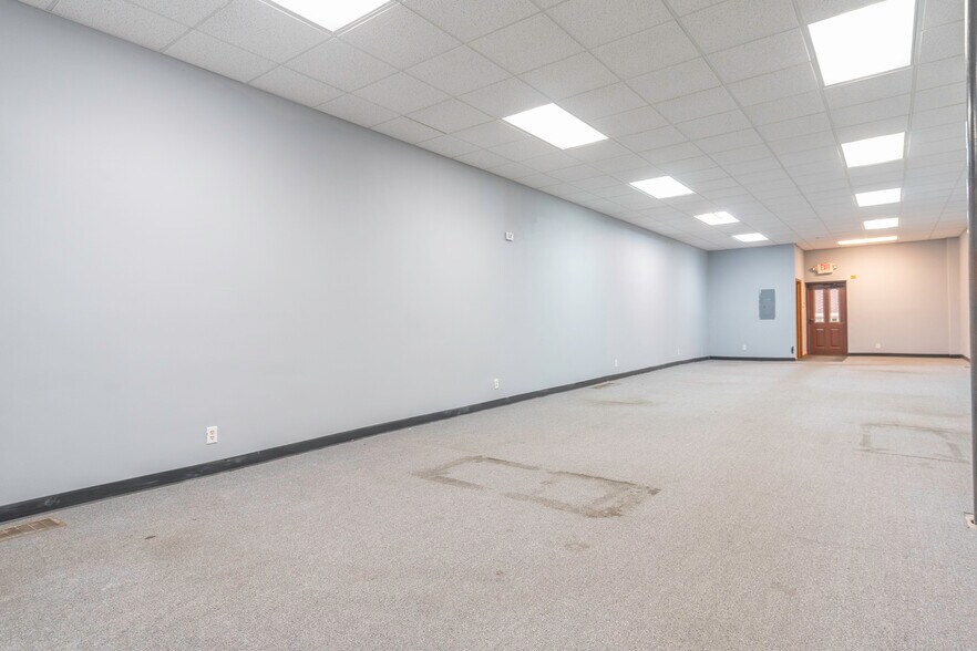 More Photos Of 312 N Wayne St, Piqua Office For Lease