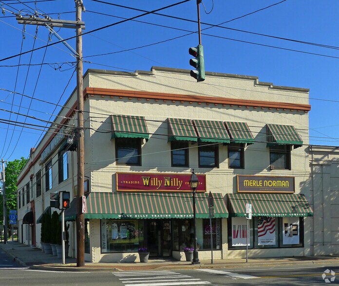 More Photos Of 143 W Main St, Bay Shore General Retail For Sale