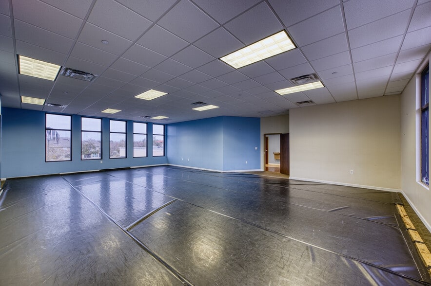 More Photos Of 8200-8250 66th St N, Pinellas Park Unknown For Lease