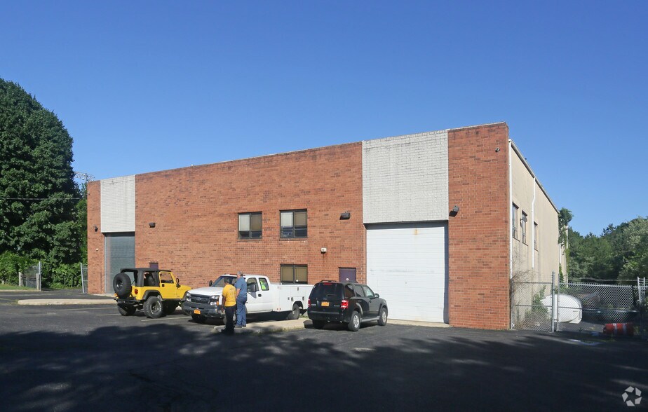 More Photos Of 124 Sills Rd, Yaphank Warehouse For Sale