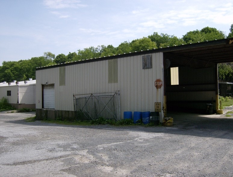 More Photos Of 55 Woodruff St, Walden Distribution For Sale