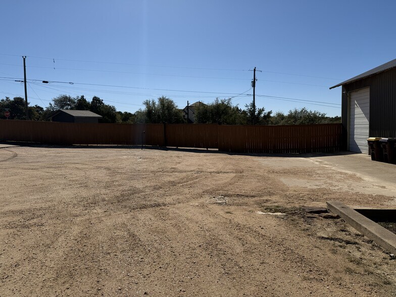 More Photos Of 1030 Canyon Bend Dr, Dripping Springs Industrial For Lease