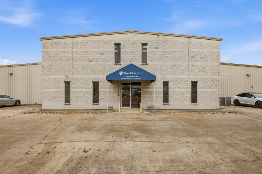 More Photos Of 315 N Park Dr, San Antonio Warehouse For Sale