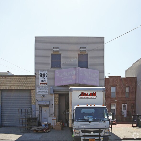 More Photos Of 247 Van Brunt St, Brooklyn Storefront Retail Office For Lease