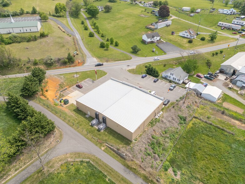 More Photos Of 555 Fort Chiswell Rd, Fort Chiswell Freestanding For Sale
