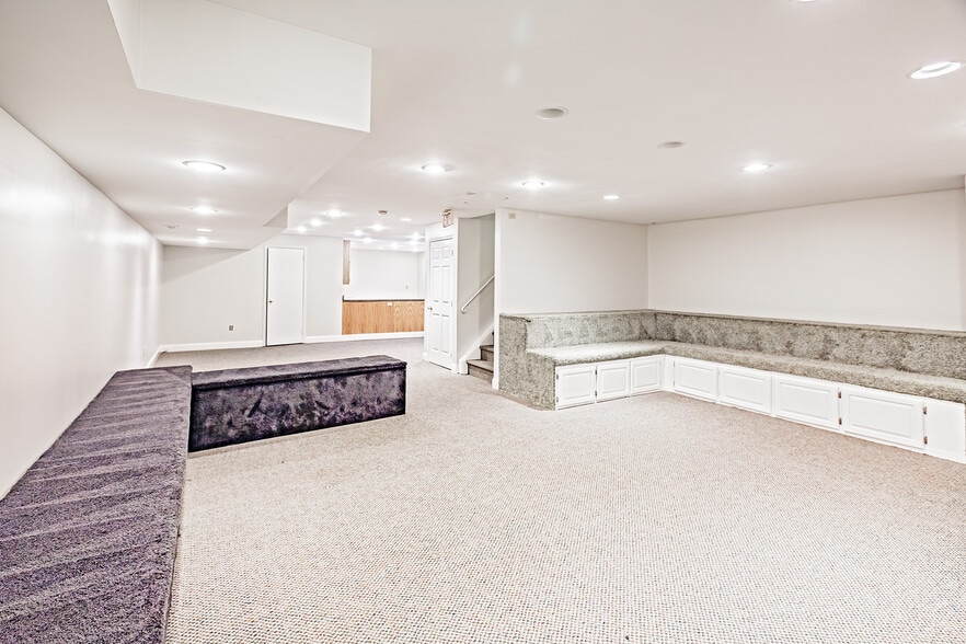 More Photos Of 5201-5215 W Woodmill Dr, Wilmington Medical For Sale