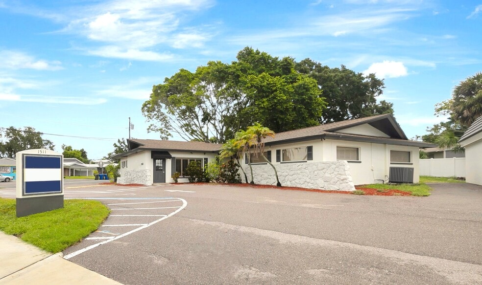 More Photos Of 1511 Indian Rocks Rd S, Largo Medical For Lease