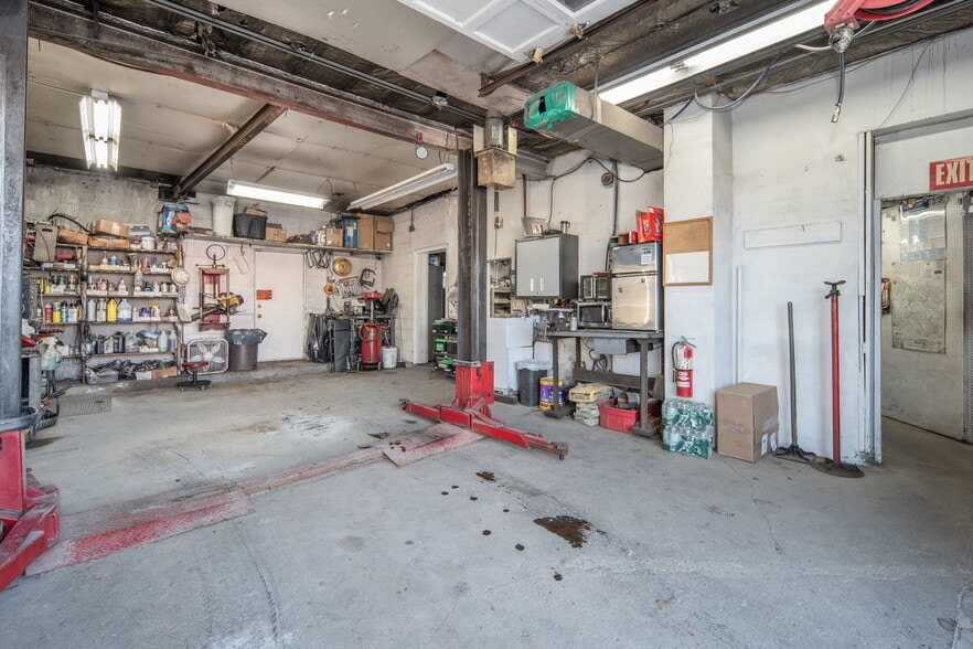 More Photos Of 1907 Van Vranken Ave, Schenectady Auto Repair For Sale