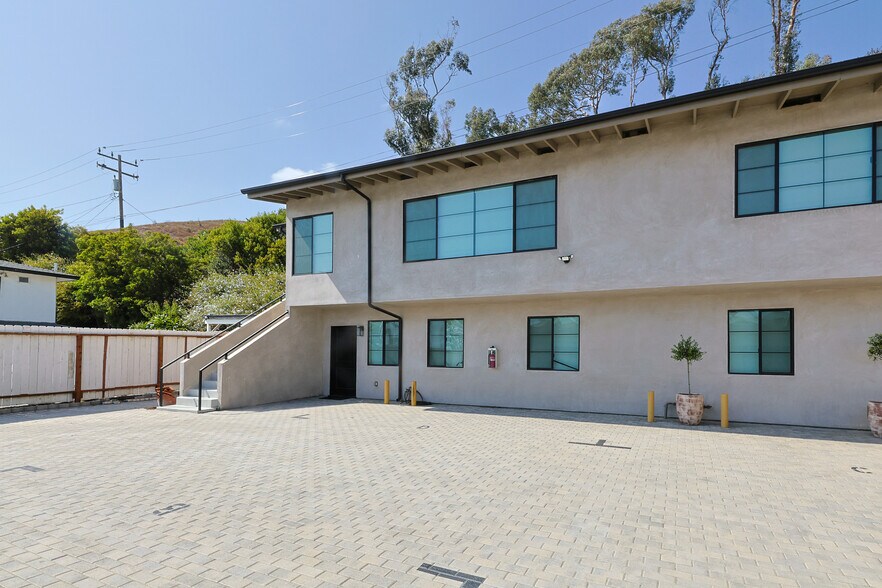 More Photos Of 22227 Pacific Coast Hwy, Malibu Apartments For Sale