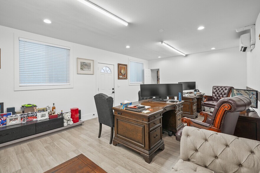 More Photos Of 1130 N Hollywood Way, Burbank Freestanding For Lease